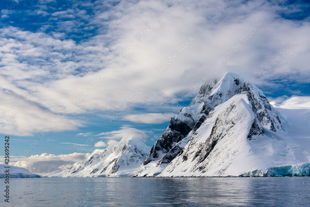 Wall mural snow-capped mountains