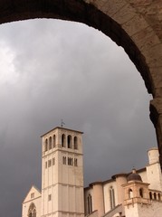 Campanile sotto arco