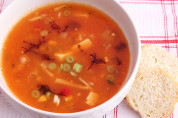 Sauer-Scharf-Suppe