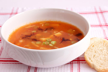 Sauer-Scharf-Suppe