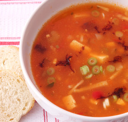 Sauer-Scharf-Suppe