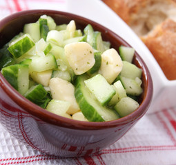 Gurkensalat mit Käse