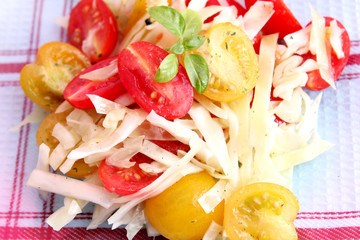 Krautsalat mit Tomaten