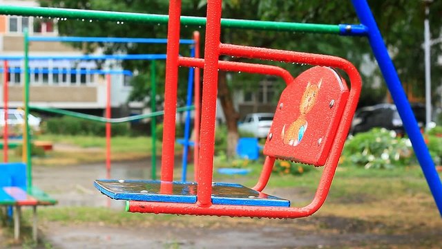 Дождь 1. Качели.