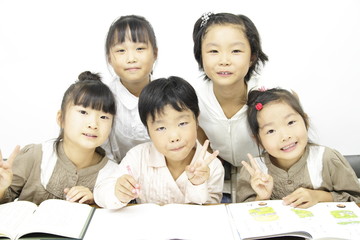 勉強している女の子