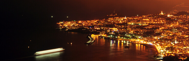 Fototapeta na wymiar Funchal noc