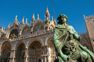 Fototapeta na wymiar Basilica di San Marco located at Venice, Italy