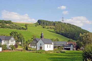 Dorfidylle im Schmallenberger Sauerland (Sögtrop)