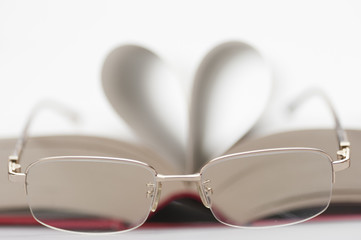 Buch und Brille - 7