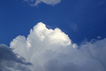 cumulus clouds dramatic blue sky cloudy