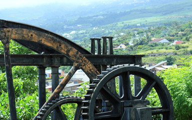 engrenages dune ancienne machine d'usine sucrière de Stella