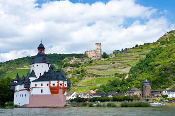 Fototapeta na wymiar Stadt am Rhein