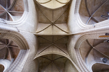 france; 85; niort : église saint andré,intérieur plafond