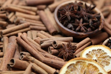 Zimstangen mit Sternanis