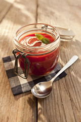 Tomatensuppe mit Creme Fraiche im Weckglas