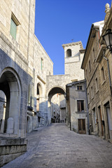 Fototapeta na wymiar Ulica w starego miasta San Marino, Republika San Marino