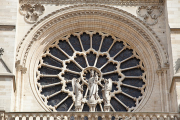 Notre Dame of Paris: Virgin and kid betweeen two angles