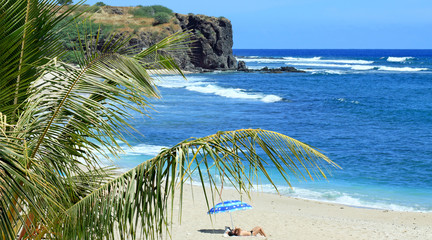 Fototapeta na wymiar plaża pod kokosowego Boucan Canot, Reunion