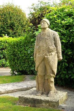 Statue d'un soldat