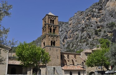 Moustiers-Sainte-Marie village des Alpes-de-Haute-Provence.