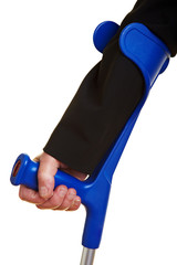 Arm in einer Unterarmgehstütze