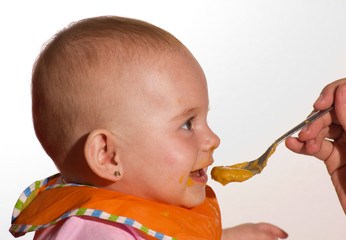 Bebé comiendo