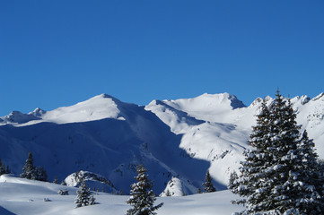 alpes enneig&eacute;es