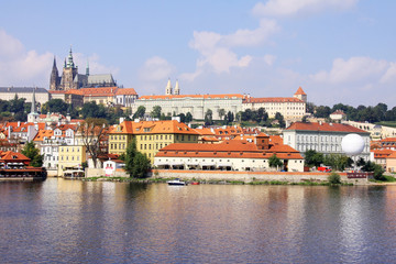 Obraz premium Summer Prague gothic Castle above River Vltava