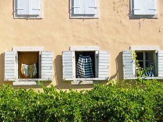 Fototapeta na wymiar Fenêtres à Budva
