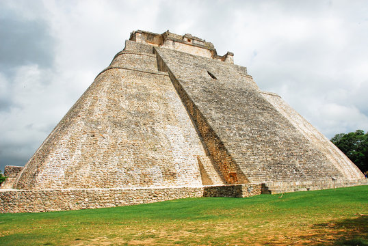The sorcerer´s pyramid, Uxmal