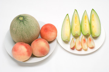 メロンと桃・丸ごととカット
