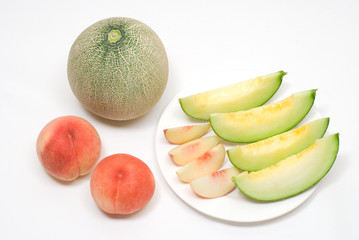 メロンと桃・丸ごととカット