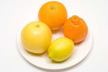 皿の上の柑橘類