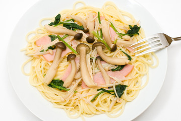 きのことハムのスパゲティ
