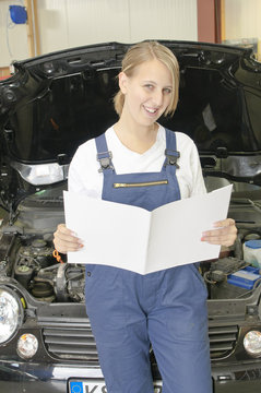 Autowerkstatt, Lehring hat Pr&uuml;fung bestanden