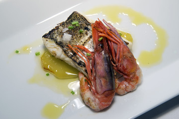 Pescado con gambas
