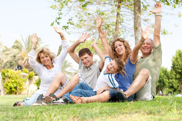 Fototapeta premium potrait of family waving hands