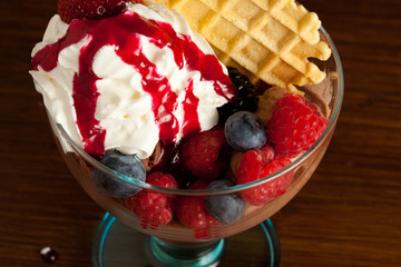 Gelato al Cioccolato con Frutti di bosco