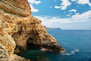Naklejka premium Cave in sea