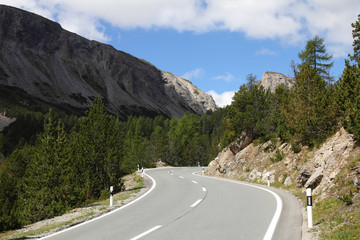 Fototapeta premium Road in Switzerland, Graubunden canton
