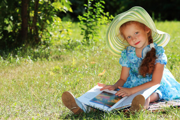 reading outdoor