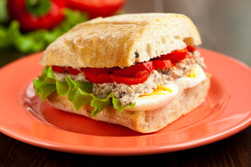 Sandwich with tuna
