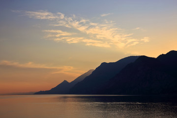 Naklejka na ściany i meble Gardasee im Sonnenuntergang
