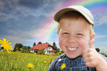 Kind zeigt Zustimmung für Wohnhaus in und mit Natur