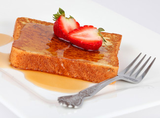 French toast and starwberries