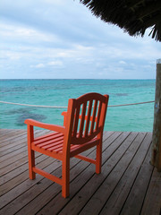 chaise sur un ponton aux Bahamas