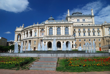 Fototapeta na wymiar Publiczny teatr operowy w Odessie na Ukrainie