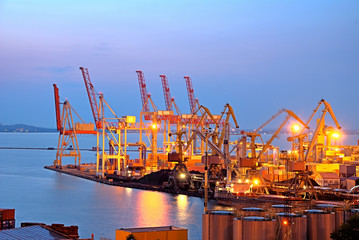 Obraz premium Port warehouse with cargoes and containers