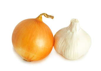 Obraz premium Onion and garlic isolated on white