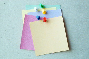 color pins with color note paper
